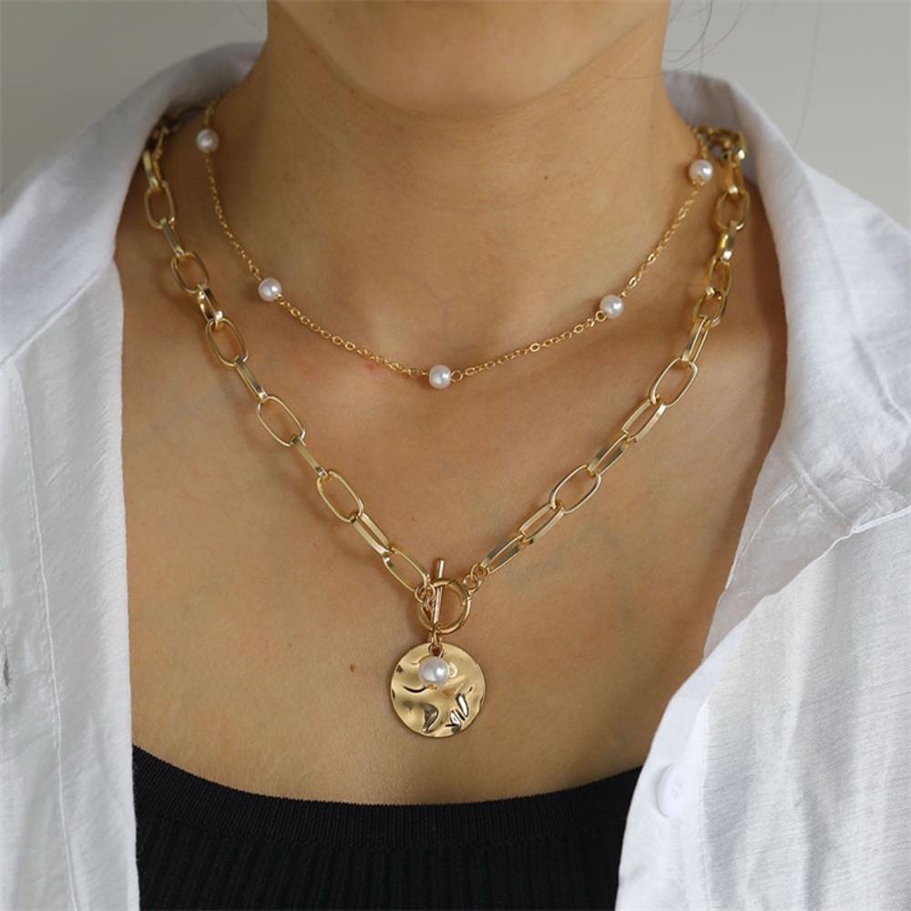 Elegant Gold and Pearl Necklace Set